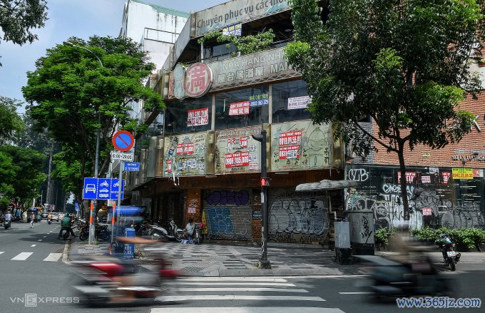 Mặt bằng trên đường Lý Tự Trọng - Trương Định， quận 1 đóng cửa. Ảnh: Thanh Tùng